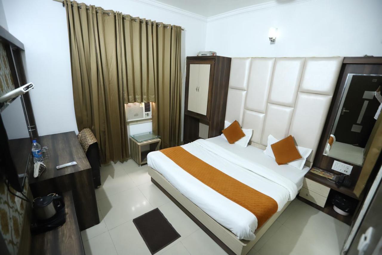 Hotel Malhotra Inn 50 Meter From Golden Temple 암리차르 외부 사진