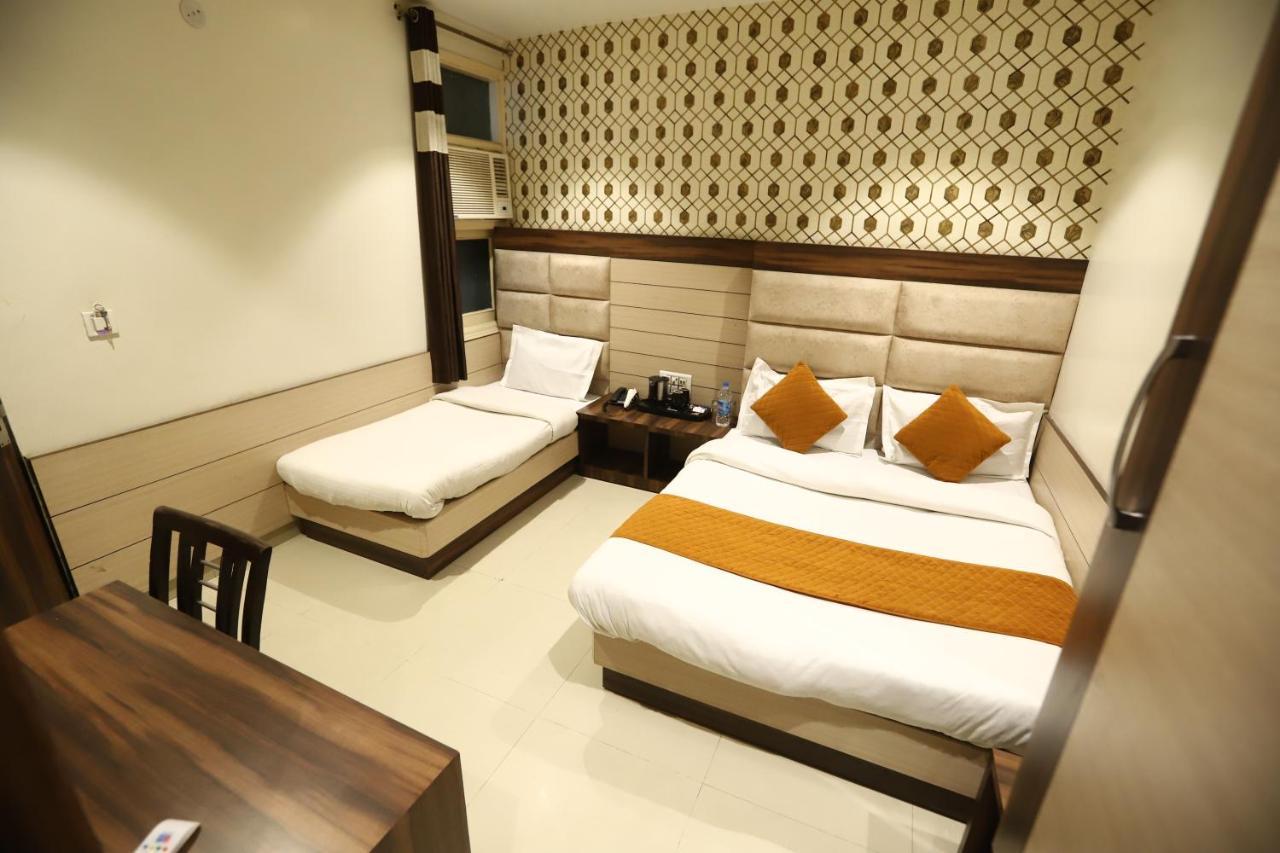 Hotel Malhotra Inn 50 Meter From Golden Temple 암리차르 외부 사진