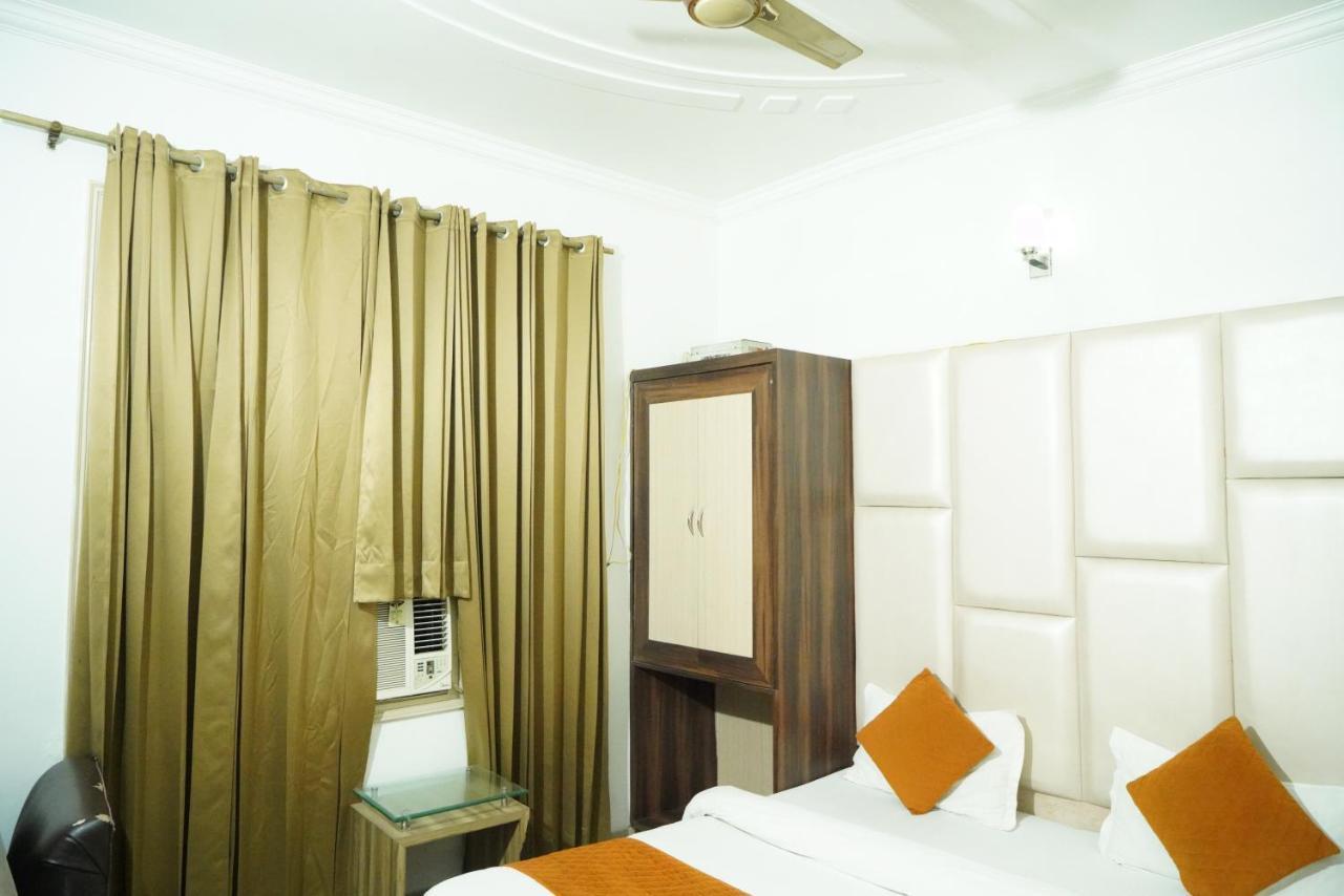 Hotel Malhotra Inn 50 Meter From Golden Temple 암리차르 외부 사진