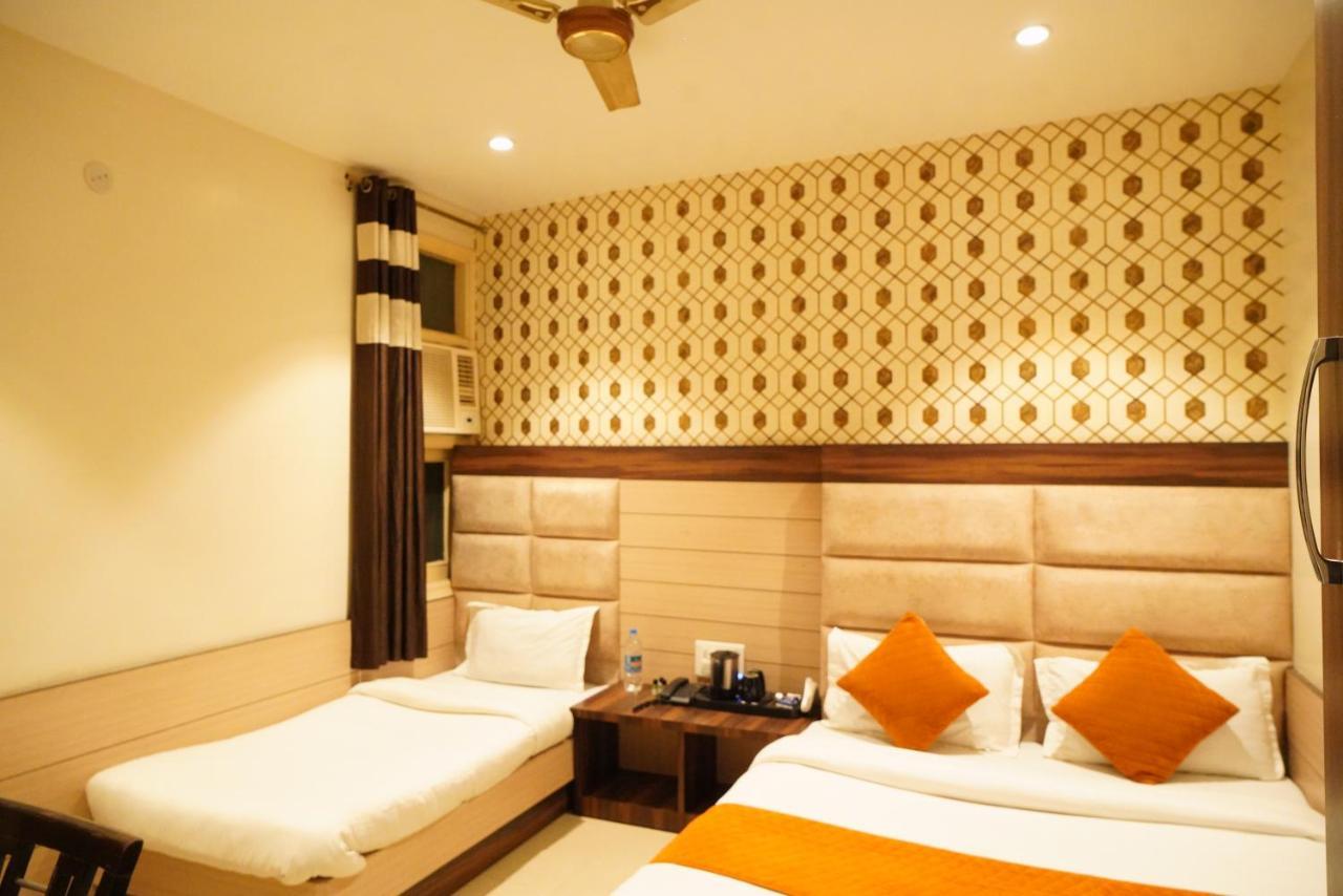 Hotel Malhotra Inn 50 Meter From Golden Temple 암리차르 외부 사진