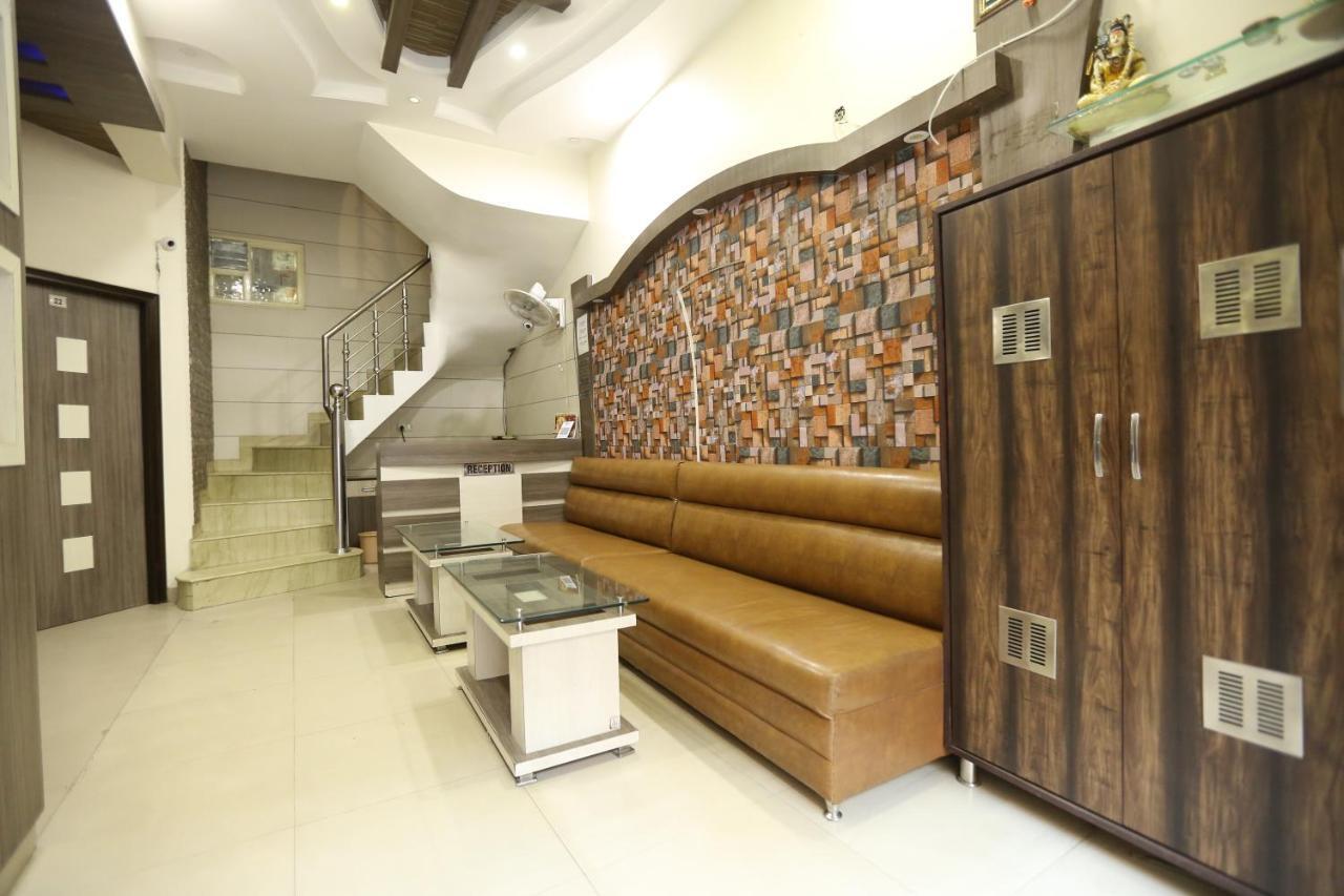 Hotel Malhotra Inn 50 Meter From Golden Temple 암리차르 외부 사진