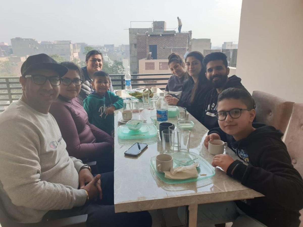 Hotel Malhotra Inn 50 Meter From Golden Temple 암리차르 외부 사진