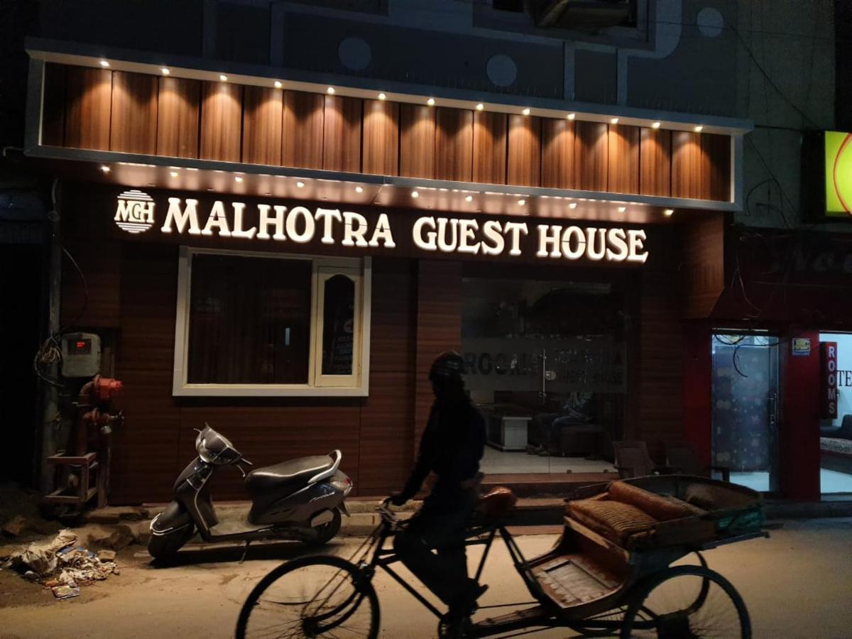 Hotel Malhotra Inn 50 Meter From Golden Temple 암리차르 외부 사진